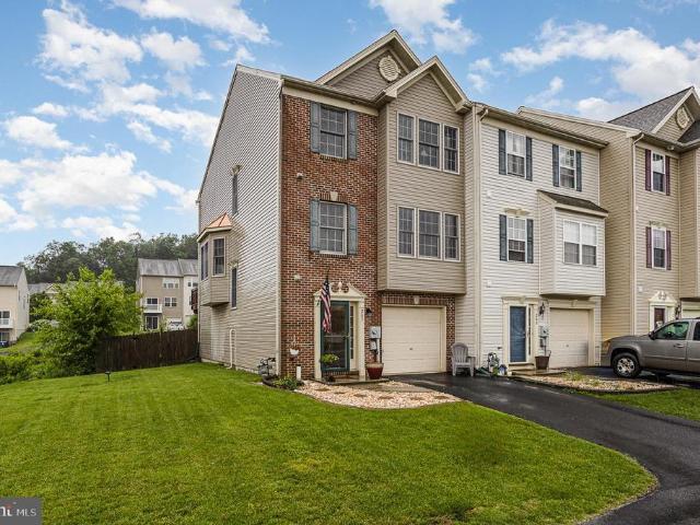 Townhouse for sale in Red Lion