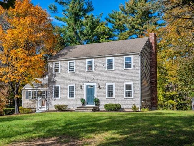 House for sale in Queen Anne's Corner, Norwell
