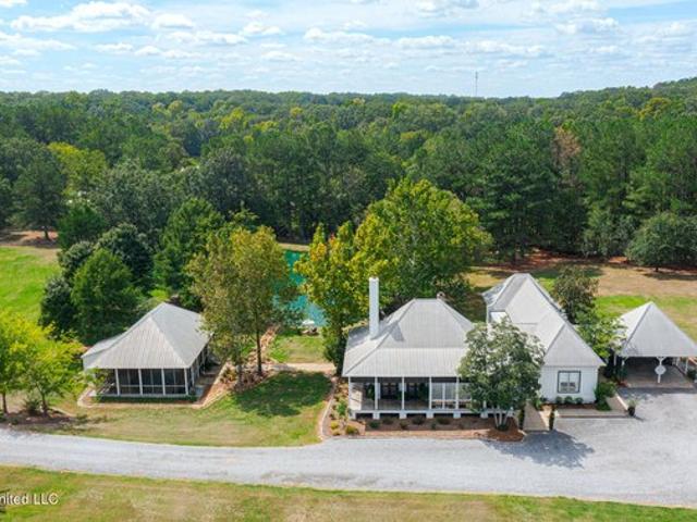 House for sale in Flora, Madison County