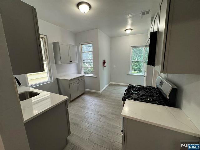 Duplex for rent in Newark