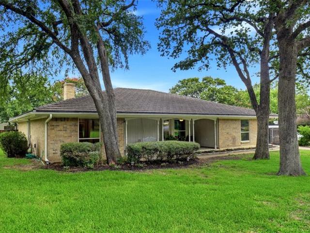 House for sale in Castle Hill Estate, Azle