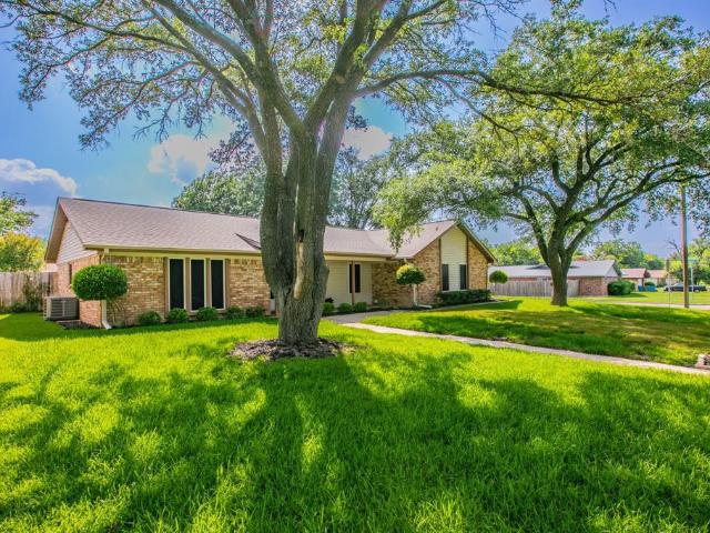 House for sale in Hewitt, Texas