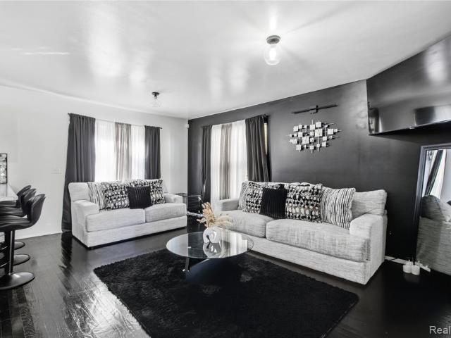 Condo for sale in Pontiac, Michigan