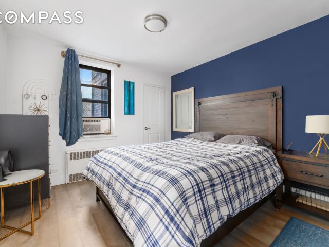 Property for sale in The Bronx, Arverne