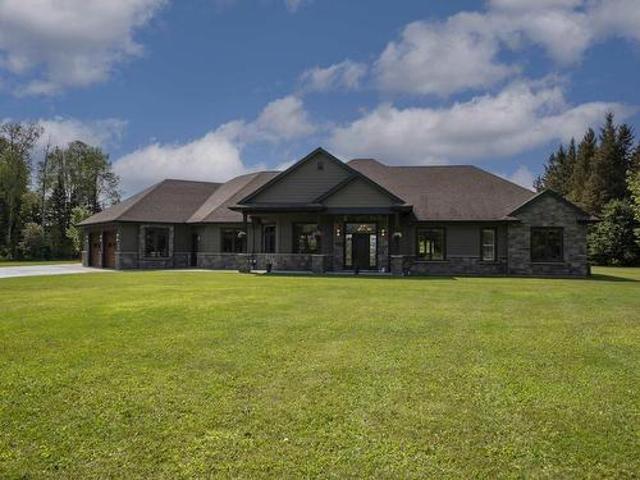 House for sale in Thunder Bay, Ontario