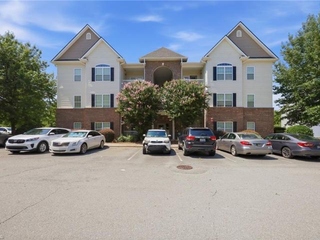 Condo for sale in Pfafftown, North Carolina