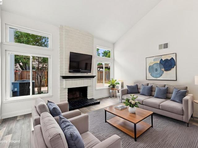Townhouse for sale in San Leandro, Alameda County