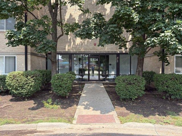 Condo for sale in Arlington Heights, Illinois