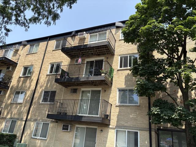 Condo for sale in Arlington Heights, Illinois