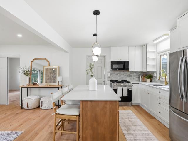 House for sale in Lindenhurst, Illinois