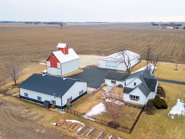 House for sale in Mount Clare, Illinois