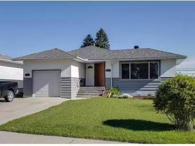 House for sale in Banff Trail, Calgary