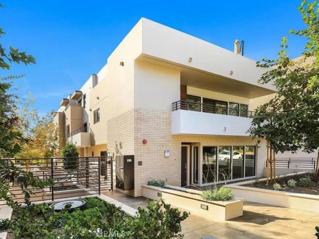 Condo for sale in Pasadena, California
