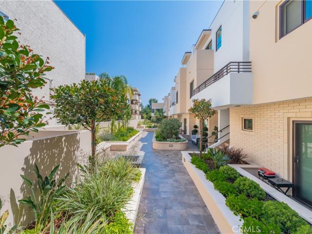 Townhouse for sale in Pasadena