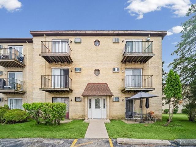 Condo for sale in Arlington Heights, Illinois