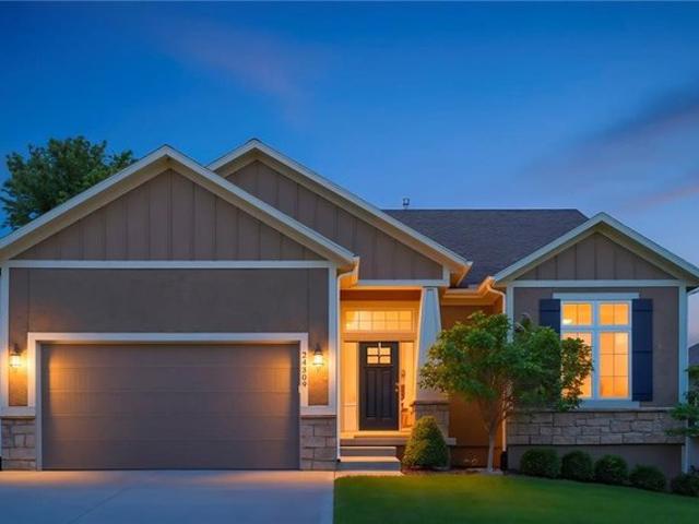 House for sale in Arbor Lake, Lenexa
