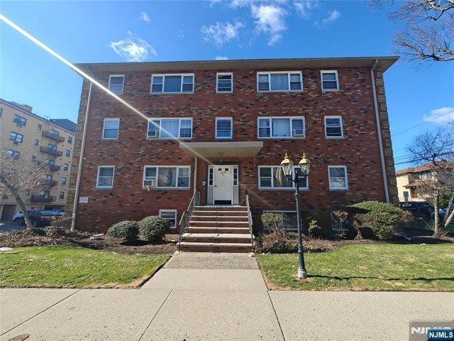 Condo for sale in Fort Lee, New Jersey