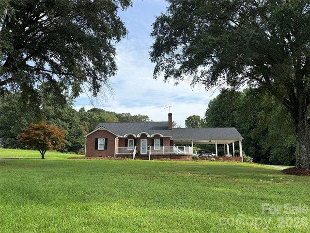 House for sale in Hiddenite, North Carolina