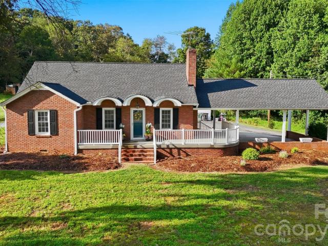 House for sale in Hiddenite, North Carolina