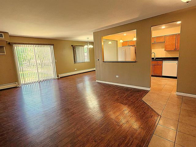 Condo for sale in Arlington Heights, Illinois