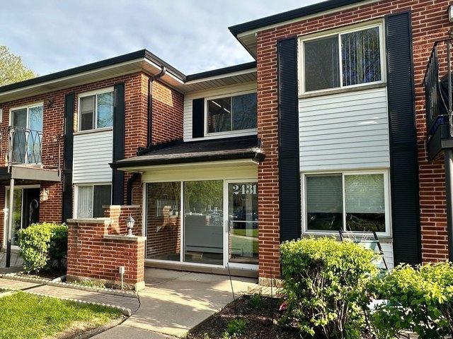Condo for sale in Arlington Heights, Illinois