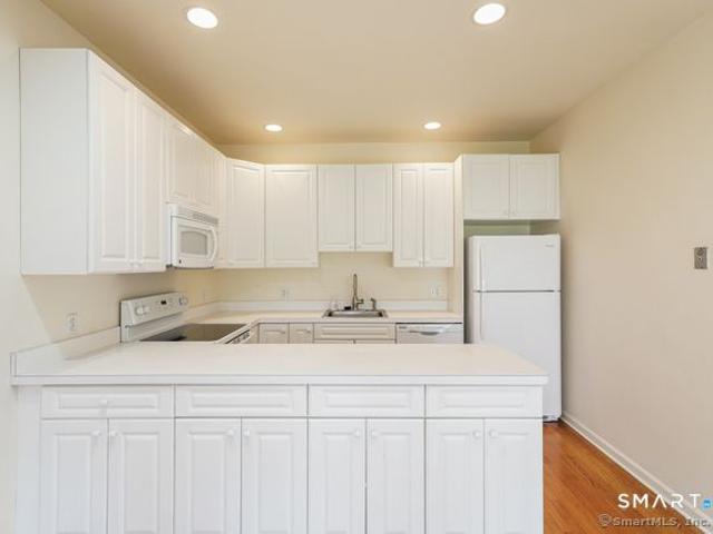 Townhouse for rent in Cos Cob, Connecticut