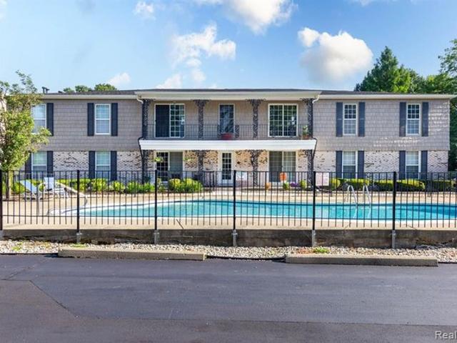 Condo for sale in Grosse Ile, Michigan