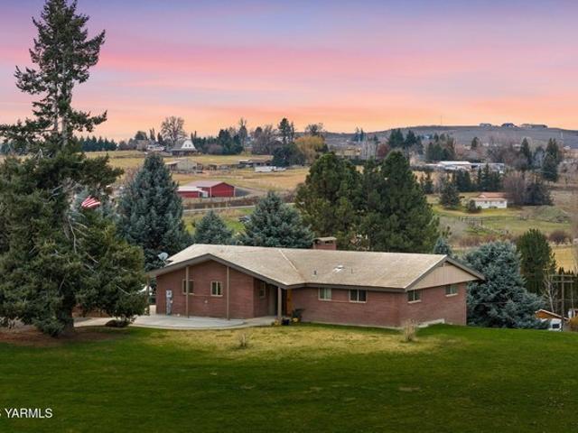 House for sale in Selah, Washington