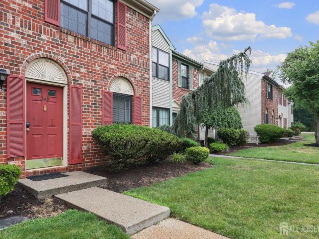 Townhouse for sale in Piscataway, New Jersey