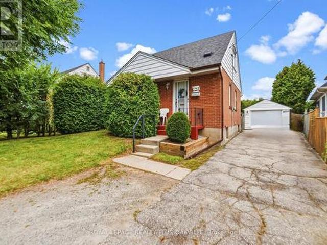 House for sale in Oakville, Ontario