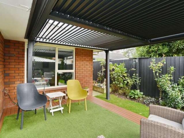 Property for sale in Chaslands, Canterbury