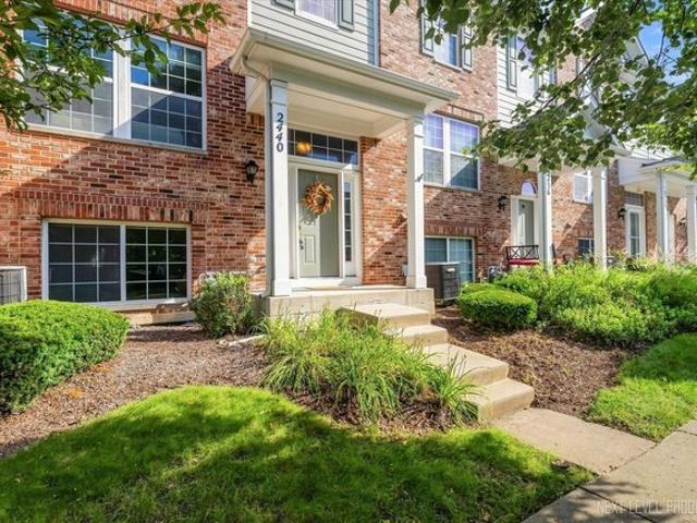 Townhouse for sale in Elgin, Illinois