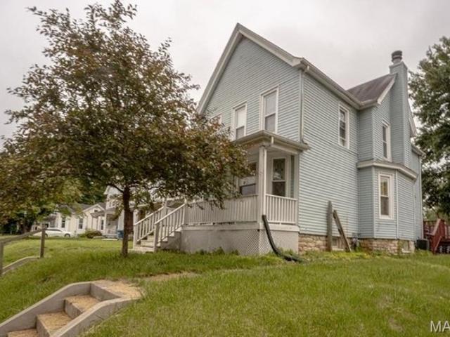 House for sale in Alton, Illinois