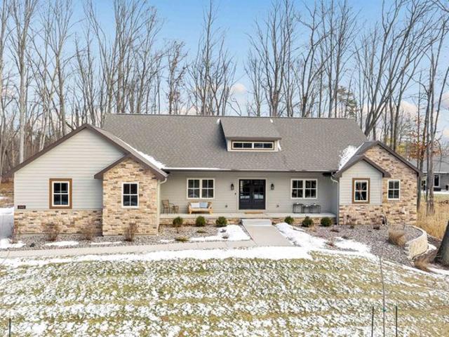 House for sale in Suamico, Wisconsin