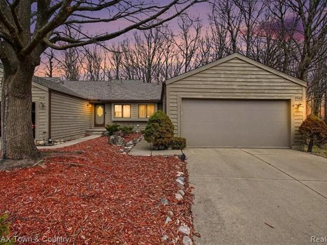 Condo for sale in Burton, Michigan