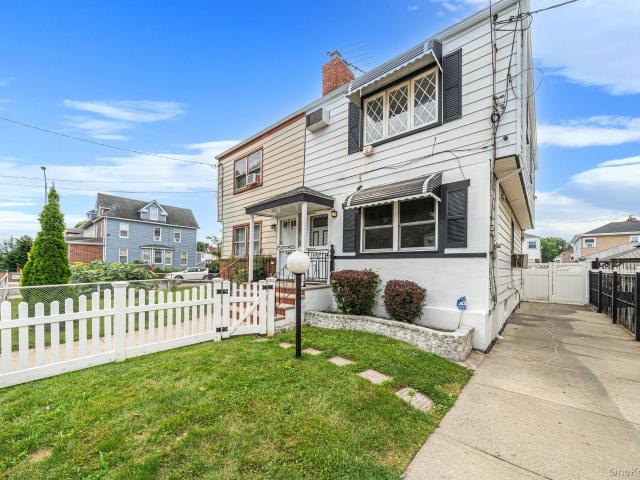 House for sale in Queens, Arverne