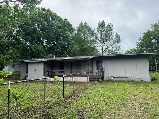 House for sale in Wills Point, Texas