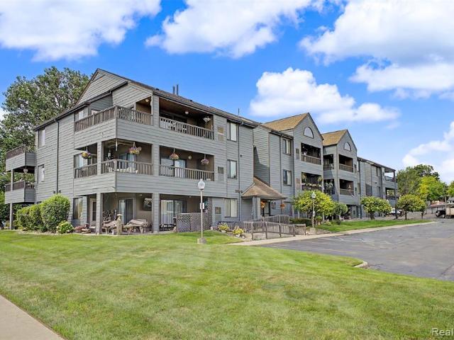 Condo for sale in Trenton, Michigan