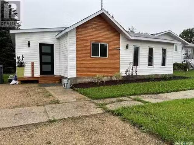 House for sale in Gravelbourg, Saskatchewan