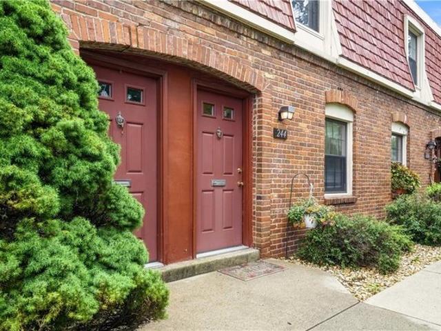 Townhouse for sale in Pittsburg, Pennsylvania