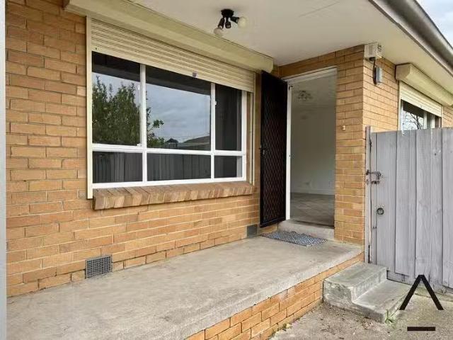 House for rent in Sunshine North, Victoria