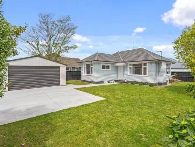 House for sale in Chaslands, Canterbury