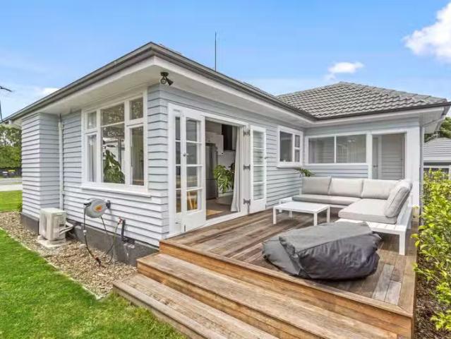 House for sale in Chaslands, Canterbury