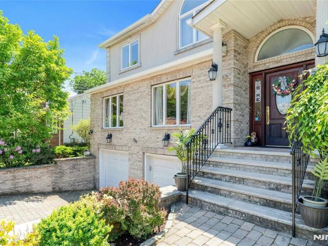 House for sale in Fort Lee, New Jersey