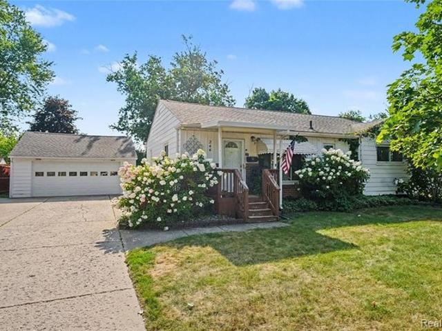 House for sale in Fenton, Michigan