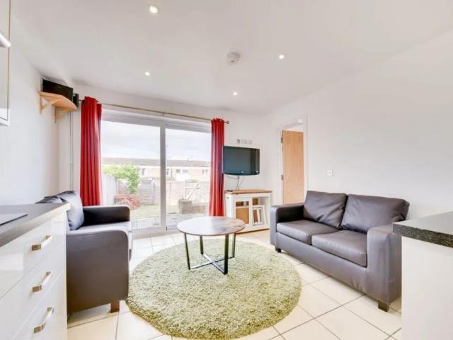 Room for rent in Hales Place, The Bridge