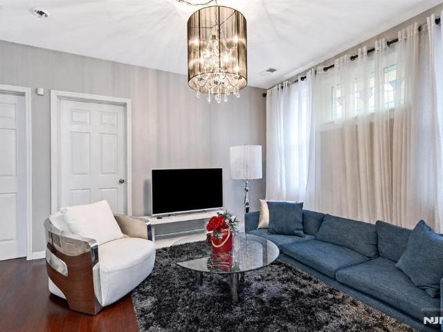 House for sale in Fort Lee, New Jersey