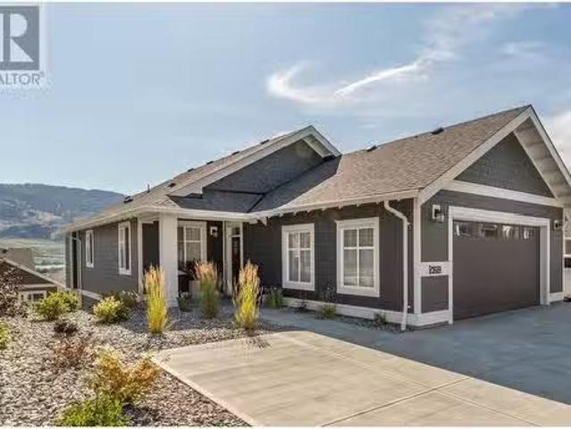 House for sale in Oliver