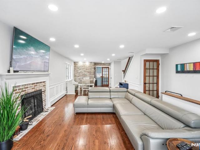 Townhouse for sale in Fort Lee, New Jersey