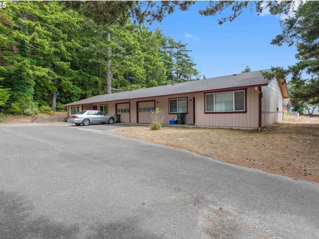 House for sale in Coos Bay